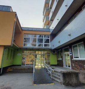 vchod do Polikliniky II